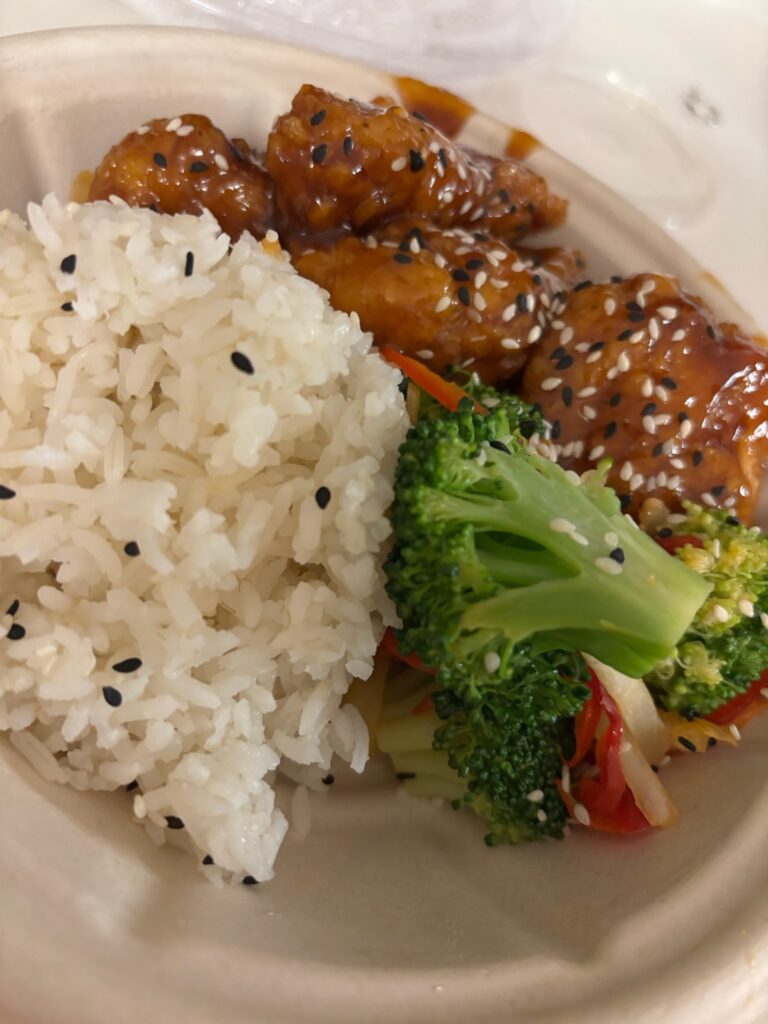 Everything POP Shopping & Diningのセサミチキン